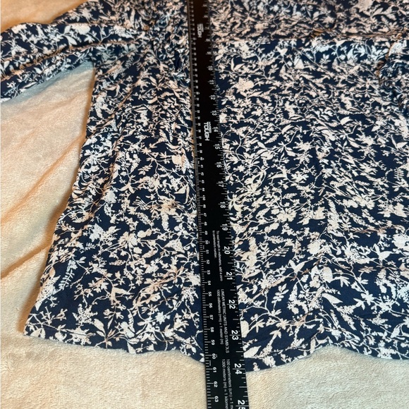 Lucky Brand Navy White Floral Top Neck Shoulder Ruffle Prairie Trad Size M - Picture 9 of 11